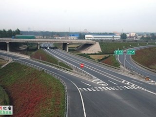 圖片：保津高速霸州市區(qū)段高速出入口