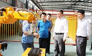 王一平到村街、企業(yè)調(diào)研