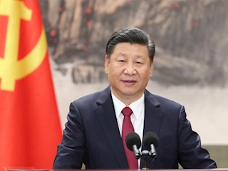 以習(xí)近平同志為核心的黨中央引領(lǐng)中國特色社會(huì)主義進(jìn)入新時(shí)代