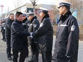 市委書記房欣、市長劉志亮節(jié)前看望慰問一線職工