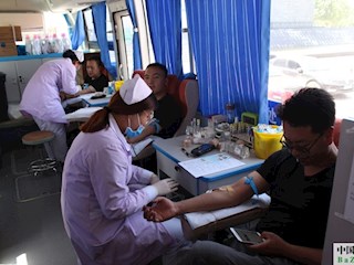 霸州市質(zhì)監(jiān)局積極組織干部職工參加無償獻(xiàn)血活動