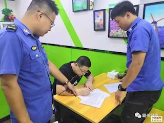 劃片整治 穩(wěn)步推進(jìn) 市城管局清理市區(qū)一店多牌、跨街廣告