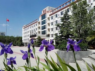 一中春光美，靜待學(xué)子歸