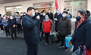 戰(zhàn)“疫”時刻，習(xí)近平的10個暖人瞬間