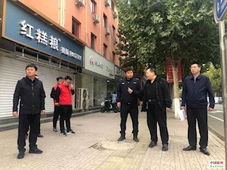 “城管藍(lán)”+“志愿紅” 全員下沉查漏補(bǔ)缺沖刺創(chuàng)城