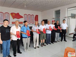 我市多個(gè)鄉(xiāng)鎮(zhèn)和部門(mén)開(kāi)展領(lǐng)導(dǎo)干部講黨課和“光榮在黨五十年”紀(jì)念章頒發(fā)活動(dòng)