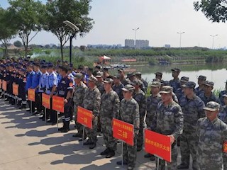 霸州市組織民兵開展消防和水上救援綜合應(yīng)急演練