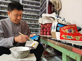 河北霸州：手工戲靴制作技藝煥發(fā)生機(jī)