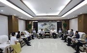 市政府市長(zhǎng)張淼與四川亞度家具董事長(zhǎng)杜衛(wèi)東一行招商對(duì)接