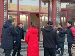 華夏民間收藏館聯(lián)合有關(guān)單位開展送溫暖贈送春聯(lián)活動
