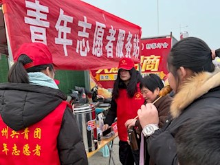 青春星火暖寒冬：30余名霸州學(xué)子用志愿微光照亮勝芳千年燈會